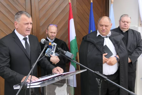 Holokauszt emléktábla avatás