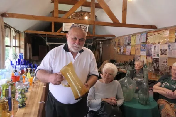 Kiss György üvegei mindenkit ámulatba ejtenek