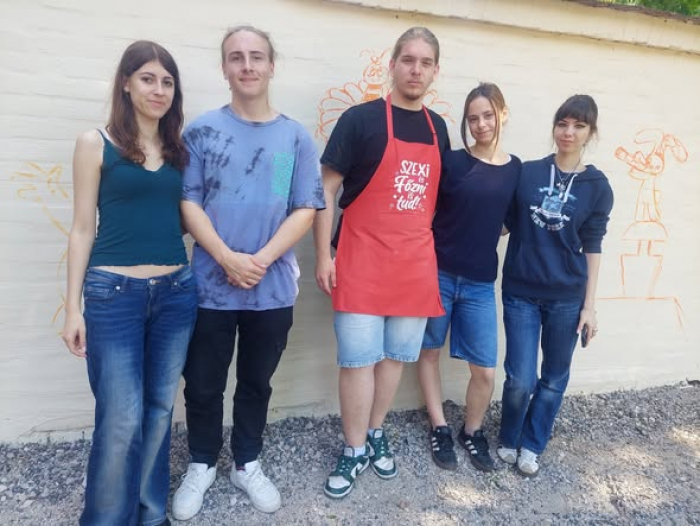 ✨ Mesefal varázsolja még szebbé a Civil Ház udvarát! 🎨🧚‍♂️