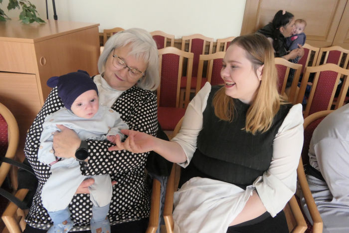 Éljenek az abonyi babák, Isten éltesse őket erőben és egészségben, szeretetben