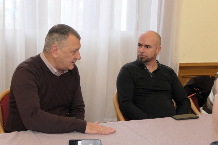 Egyeztetés az abonyi gallyazási munkálatokról a Polgármesteri Hivatalban