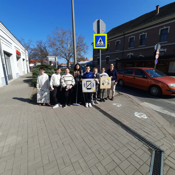 FIGYELEMFELHÍVÁSBÓL SOHASEM ELÉG