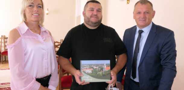Fekete Nándi és Családja nem csak hamburgerben a „legnagyobb”